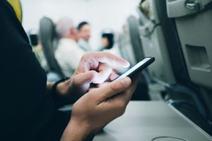 mobile-user-airplane